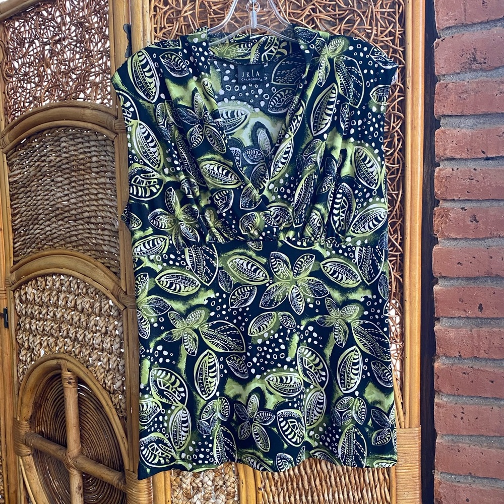 JKLA California Women's Green and Black Leaf Print Sleeveless Blouse Top